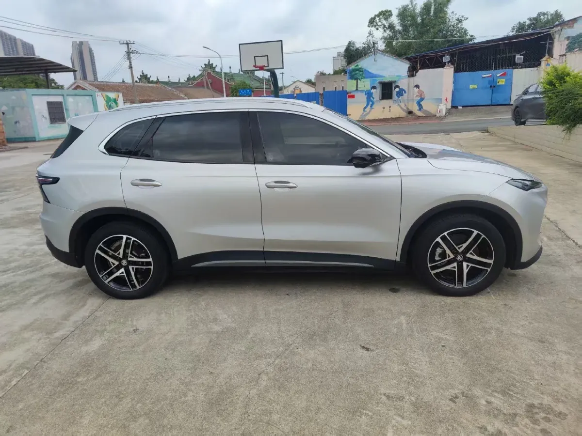 MG – 2025 – MG ES5 BEV