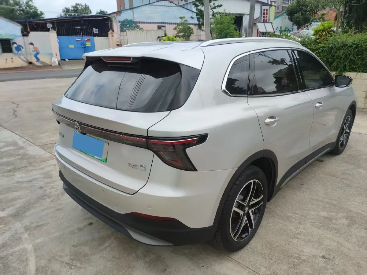 MG – 2025 – MG ES5 BEV