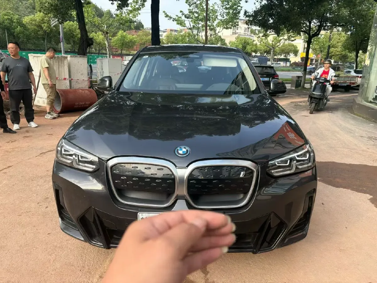 BMW – 2022 – IX3 BEV