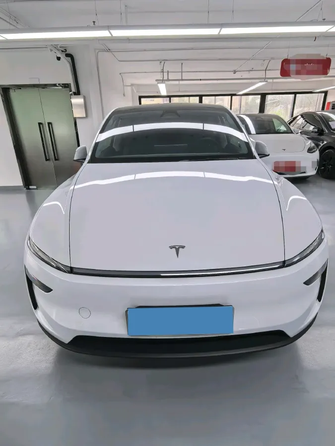 TESLA – 2025 – MODEL Y BEV