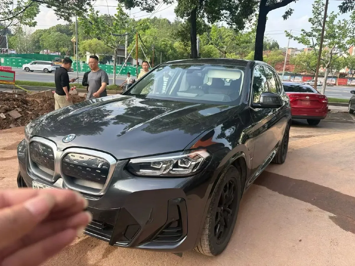BMW – 2022 – IX3 BEV