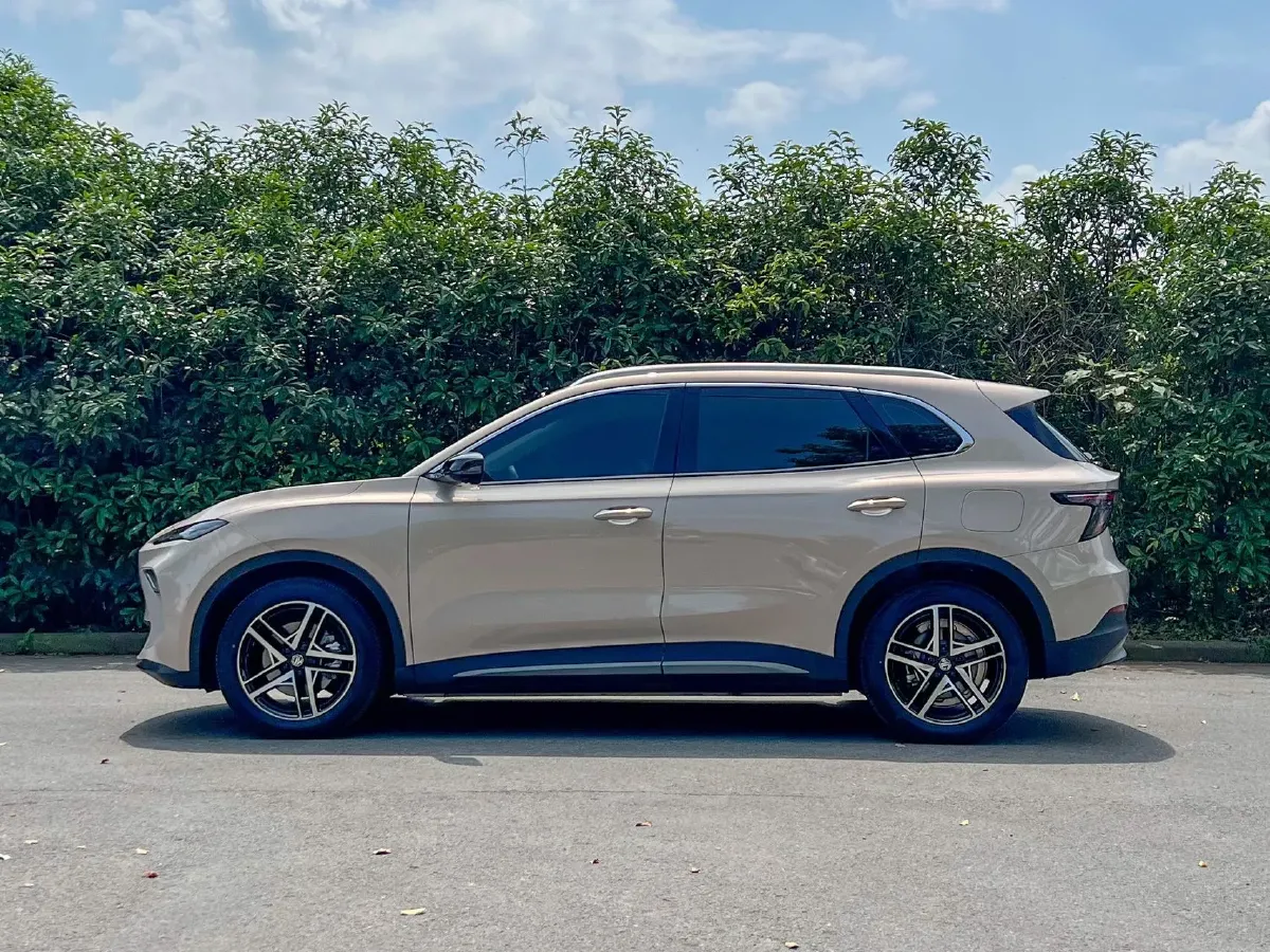 MG – 2025 – MG ES5 BEV