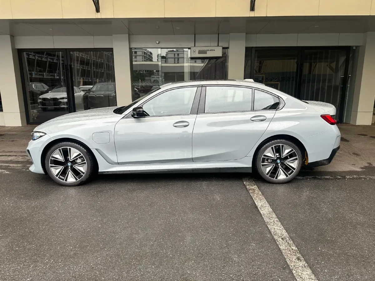 BMW – 2025 – I3 BEV