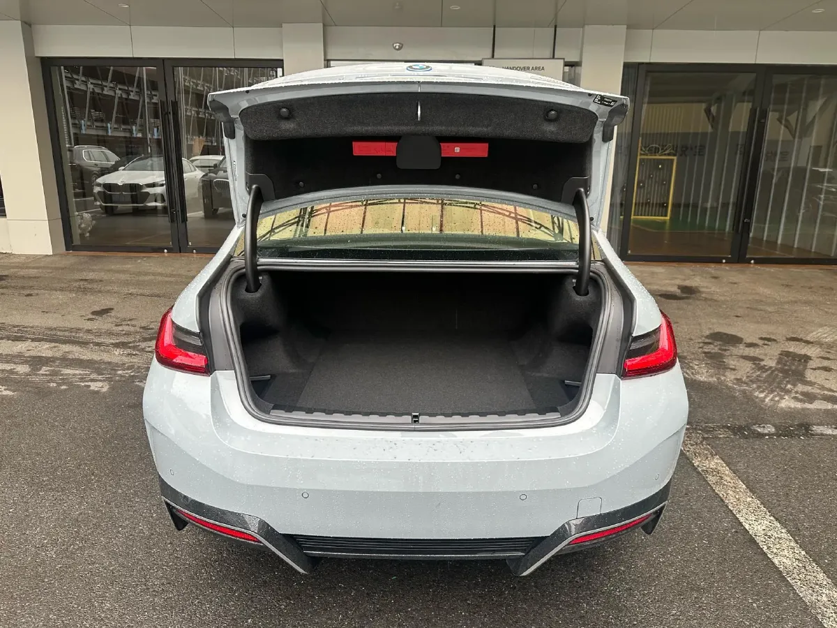 BMW – 2025 – I3 BEV
