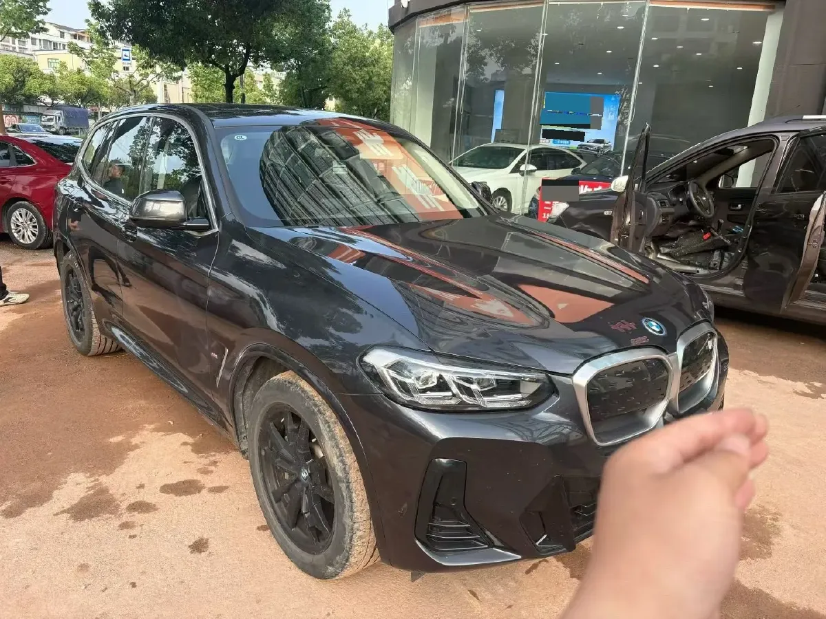 BMW – 2022 – IX3 BEV
