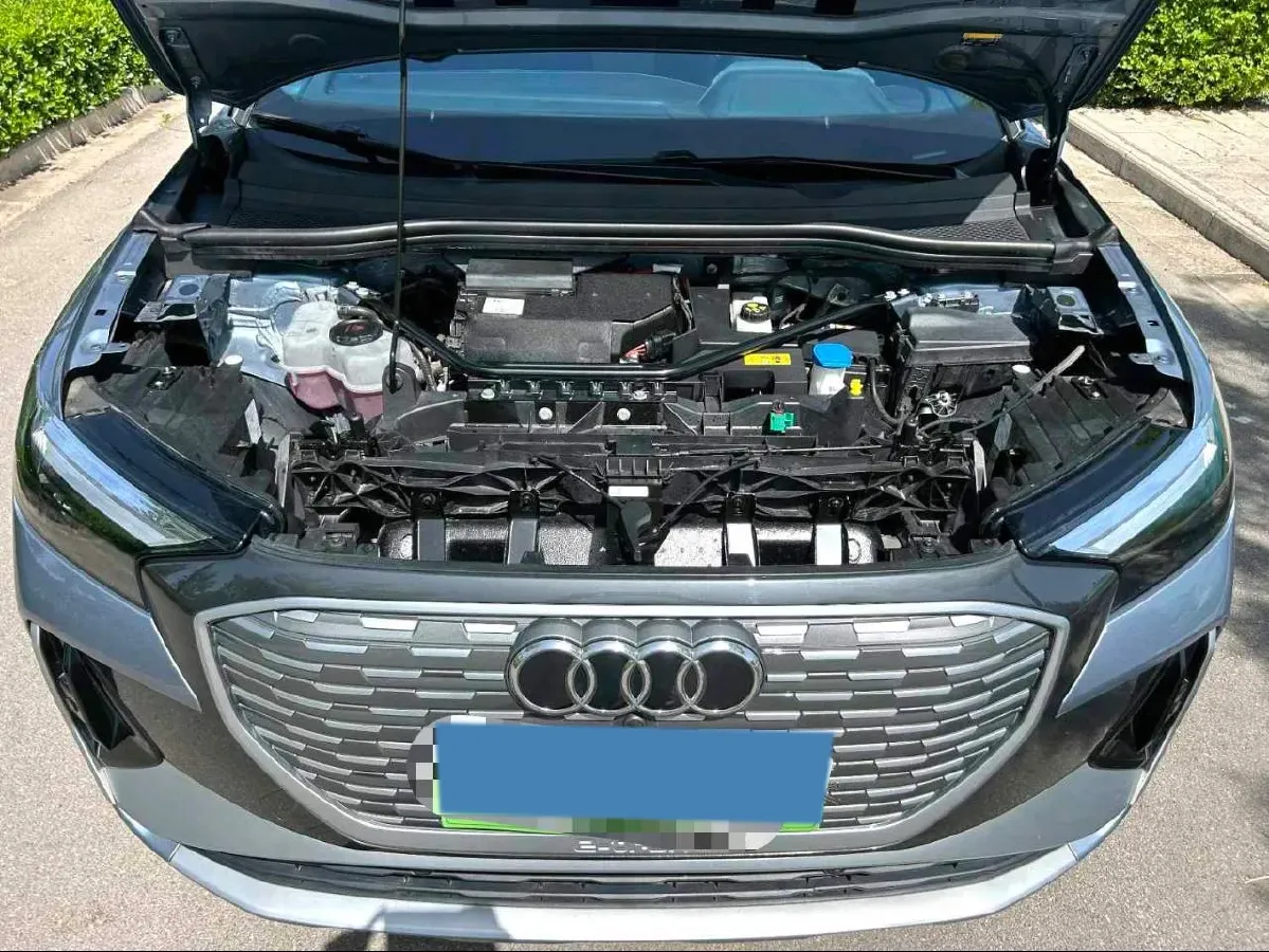 AUDI – 2024 – Q4 E-TRON BEV