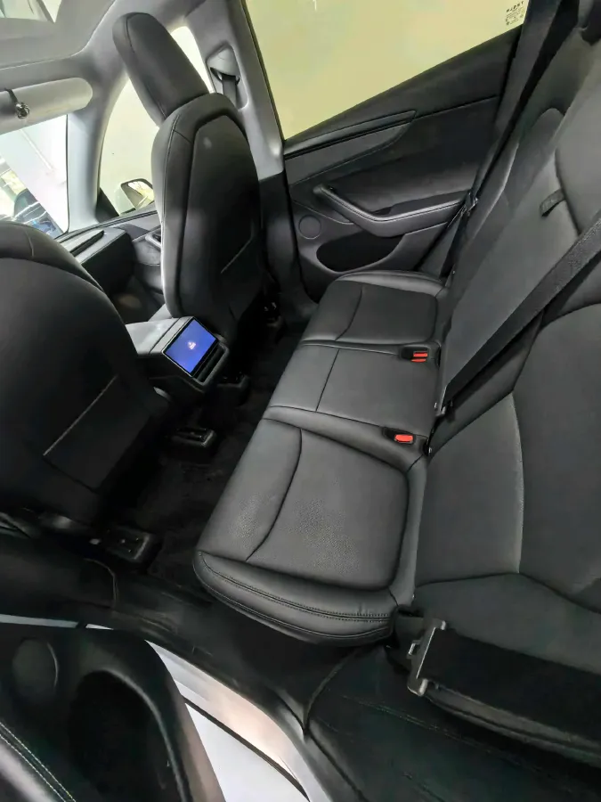 TESLA – 2025 – MODEL Y BEV