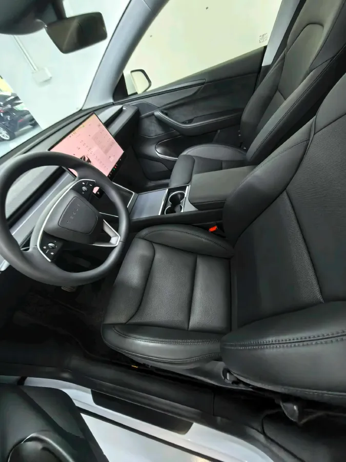 TESLA – 2025 – MODEL Y BEV