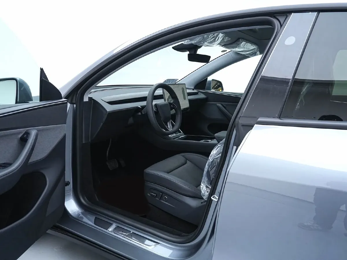 TESLA – 2025 – MODEL Y BEV