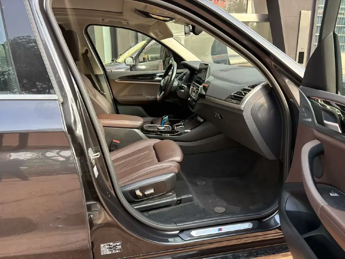 BMW – 2022 – IX3 BEV