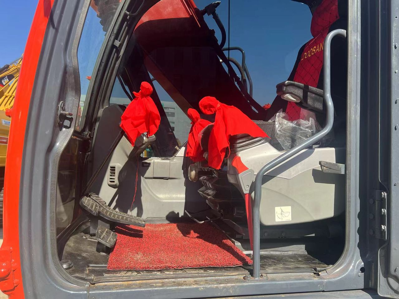 DOOSAN HYDRAULIC EXCAVATOR – 2023 – DX140
