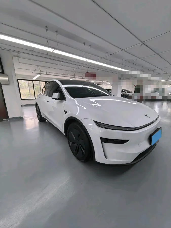 TESLA – 2025 – MODEL Y BEV