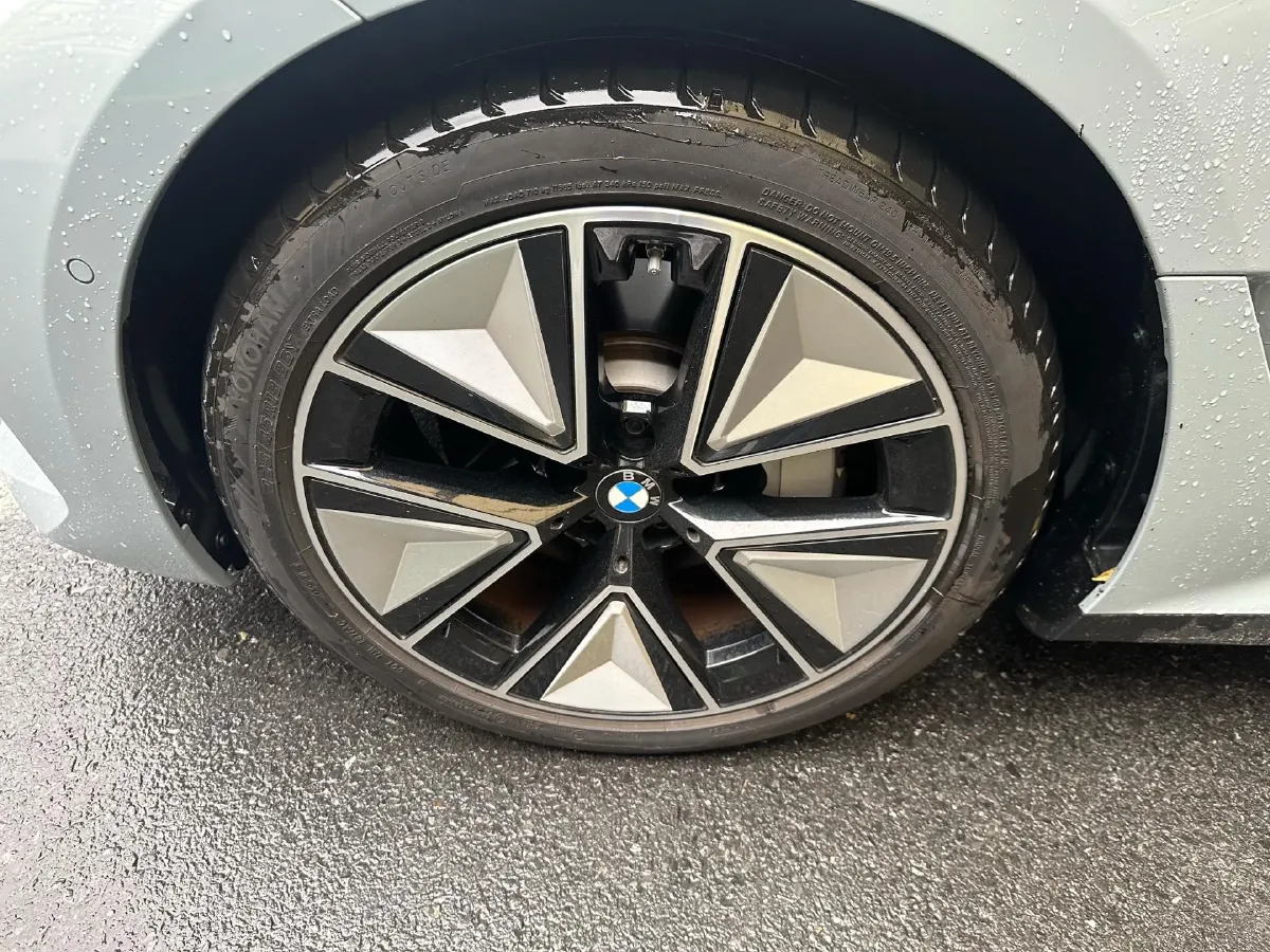 BMW – 2025 – I3 BEV
