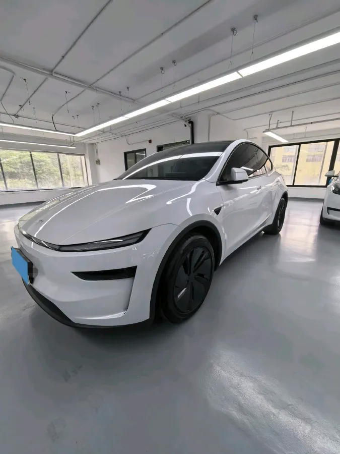 TESLA – 2025 – MODEL Y BEV