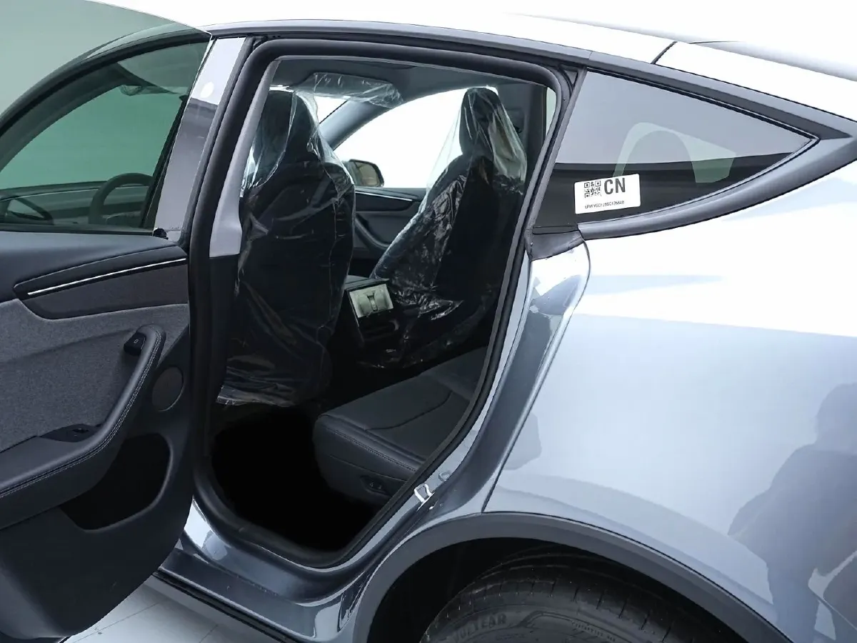 TESLA – 2025 – MODEL Y BEV