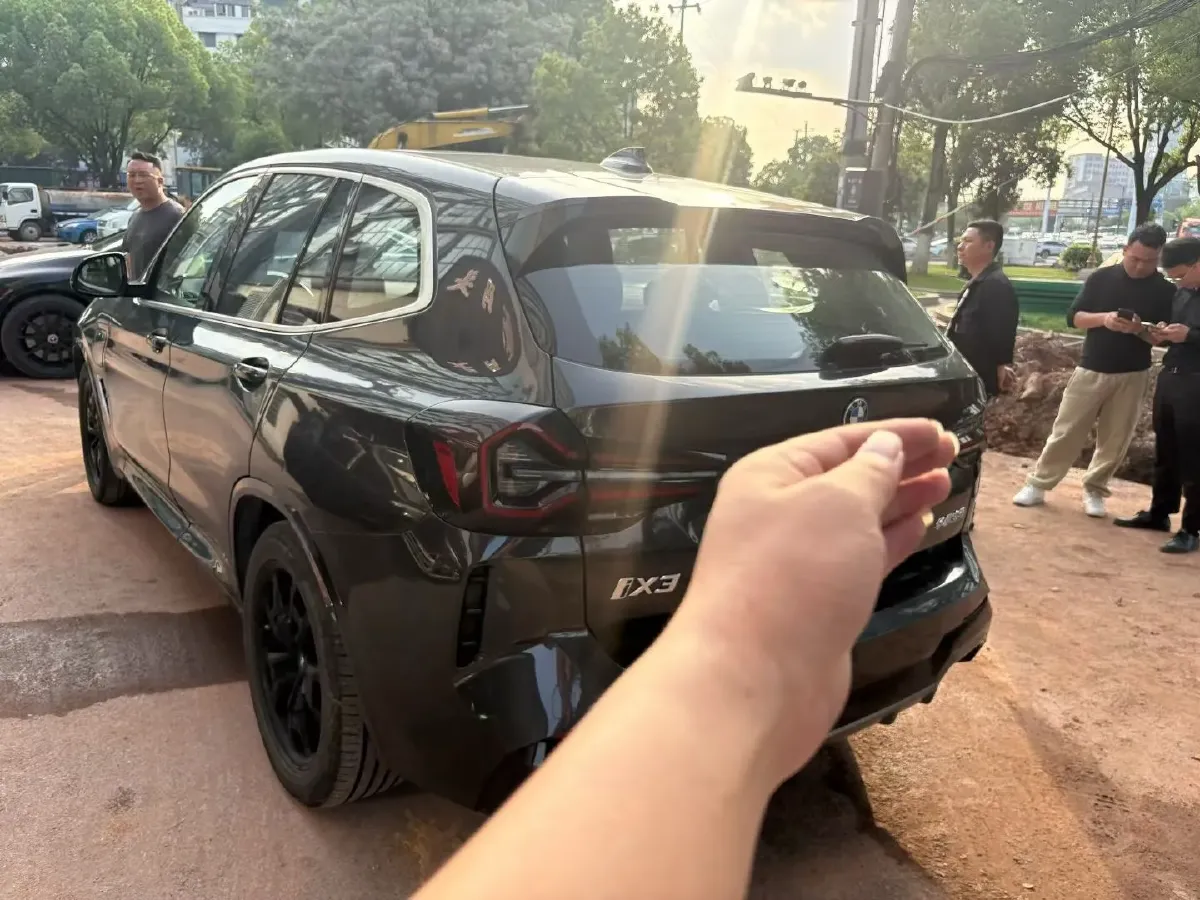 BMW – 2022 – IX3 BEV
